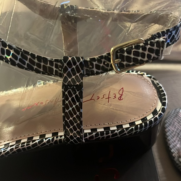 Betsy Johnson Lannah  Black Multi Sandals NIB - Picture 6 of 8